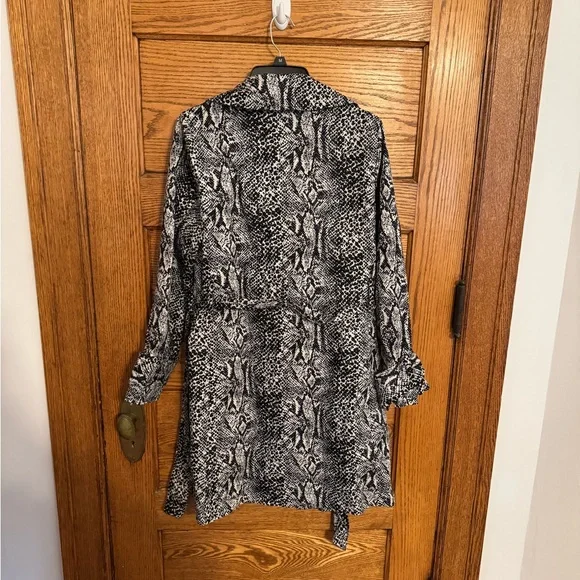Who What Wear Snakeskin Print Trench Coat - Picture 4 of 5